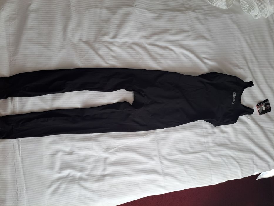 Vând costum Arena carbon