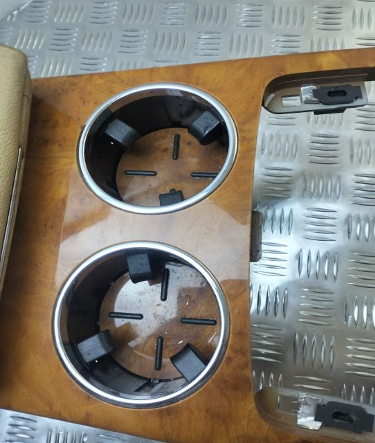 Cotiera  completa Lipsa cod Volkswagen VW Phaeton prima generatie