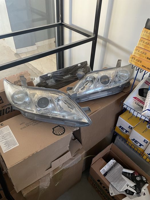 Toyota camry fara sotiladi