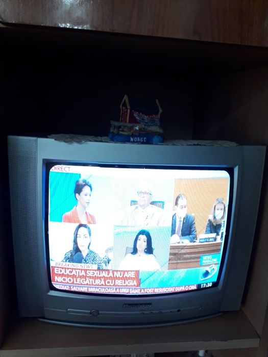 TV Provision  mic cu telecomandă, diagonala 36 cm.