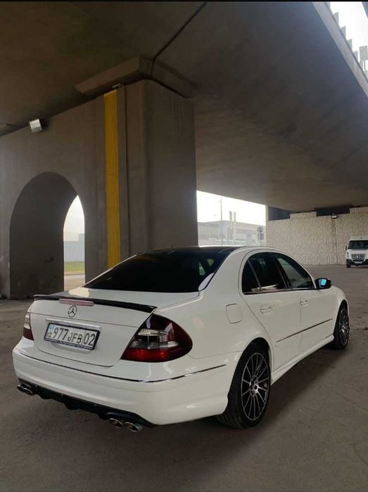 Бампер на Mercedes W211 (E-Class) в стиле AMG 63