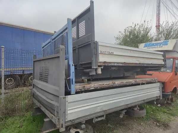 Bena basculabila pe 3 părți