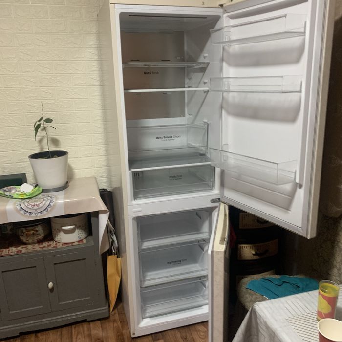 Продам робочий холодильник от LG