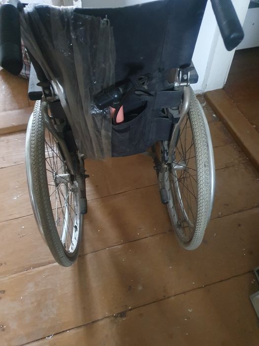 Инвалидная коляска.