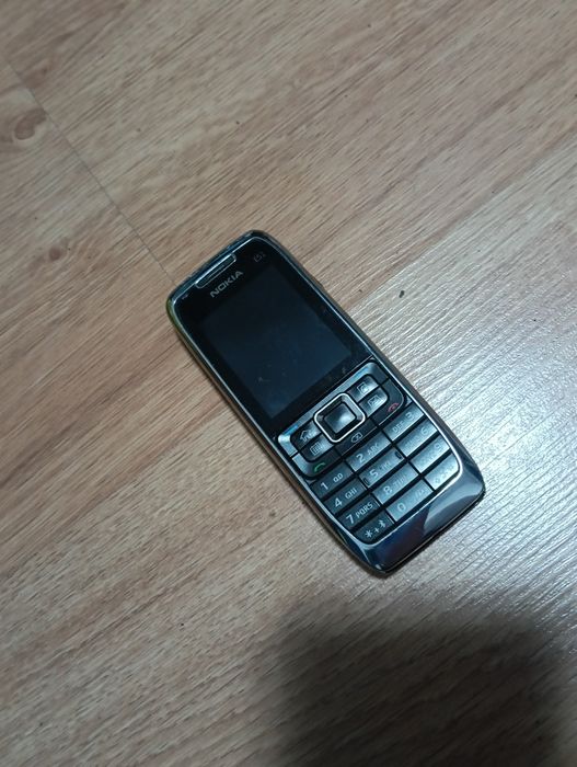Vând Nokia e 51 liber de rețea trimit și prin curier