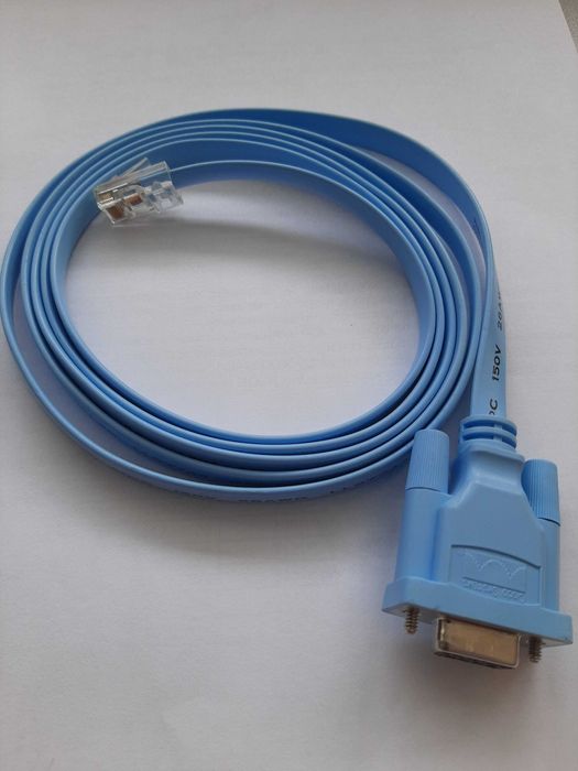 Фабричен кабел на Cisco за връзка сериен към мрежов порт