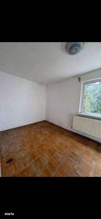 De vanzare apartament cu 2 camere si balcon, zona linistita 31000euro