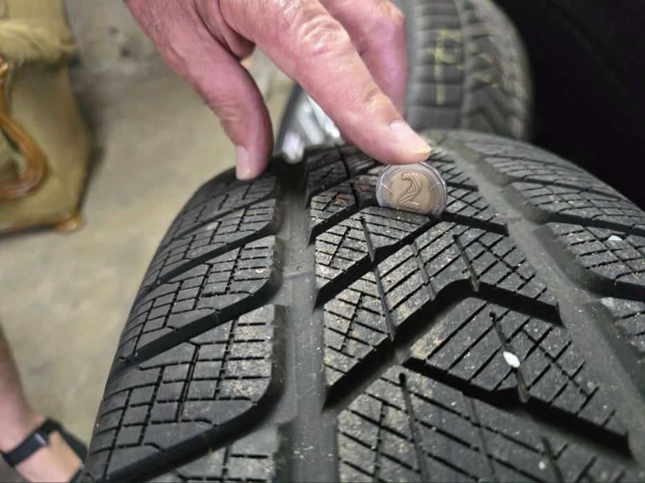 Гуми 4бр Pirelli 235/65/R17 с оригинални Джанти за Mercedes GLC