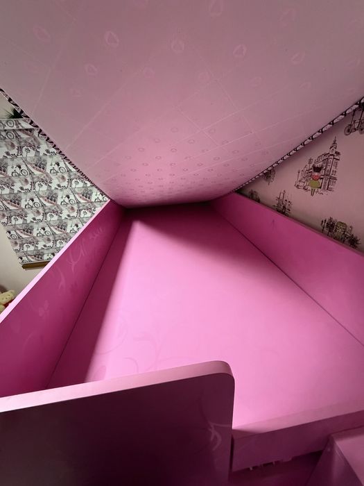 двухэтажная кровать столом