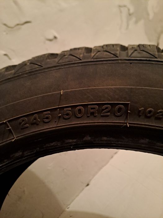 Продам шины с шипами от Palisade