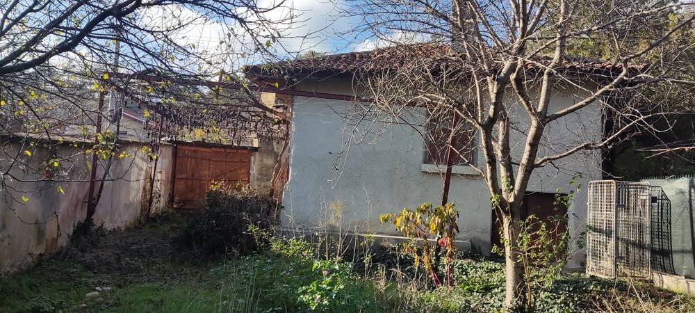 Малка къща в село Енина