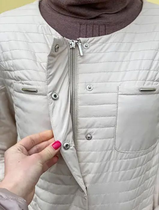 Продам куртку р.44