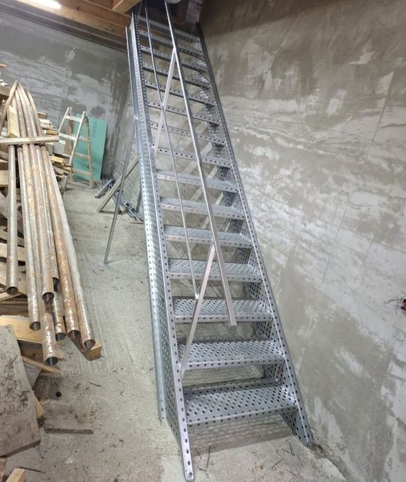 Scări metalice zincate 85x27