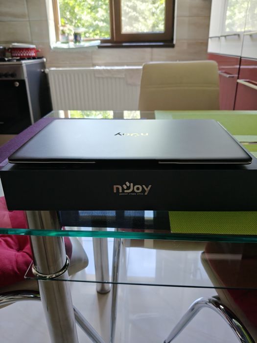 De vânzare laptop foarte puțin folosit