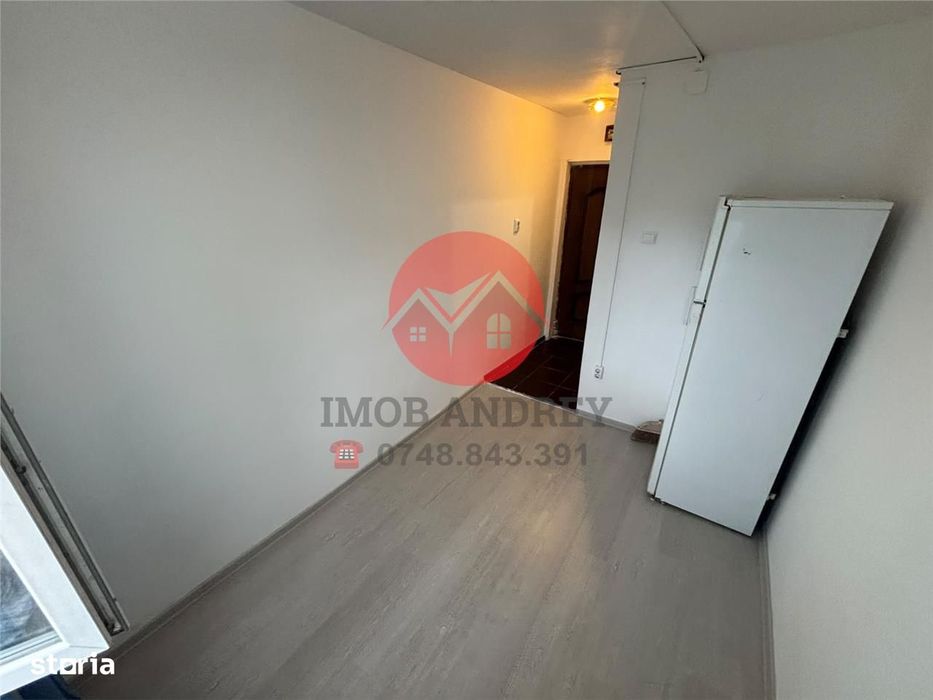 Garsoniera renovata complet, etaj 3, zona Vest