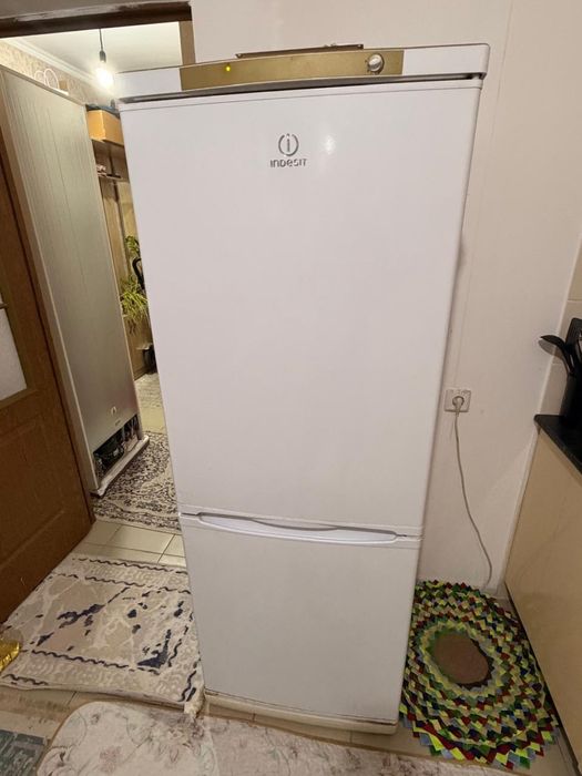 Холодильник Indesit, автомат машина samsung
