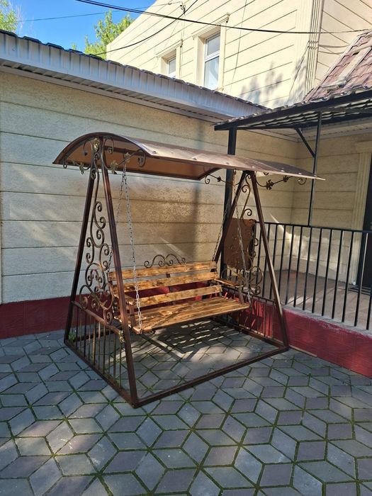 Продам лавочку, новая, мангал.