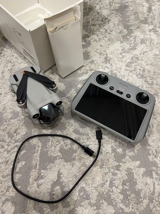 Дрон DJI Mini 3 Pro белый + DJI RC