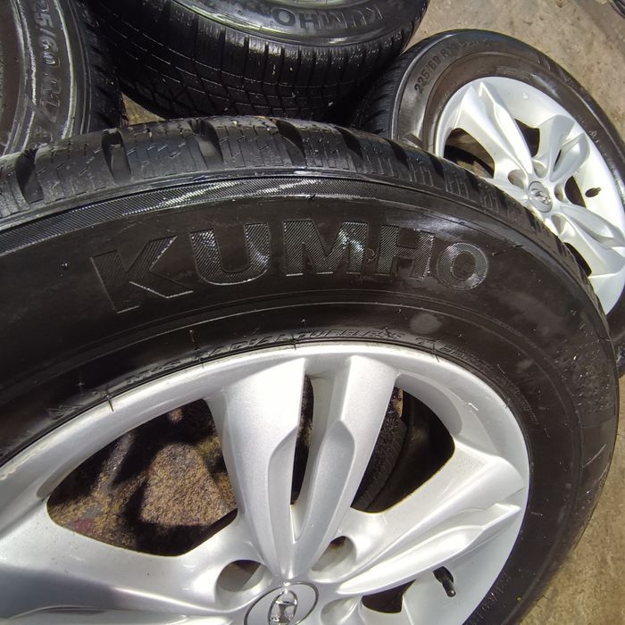 Хюндай ИХ 35 джанти оригинални с зимни гуми Кумхо