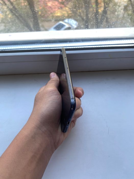 Продам iPhone 7 айфон