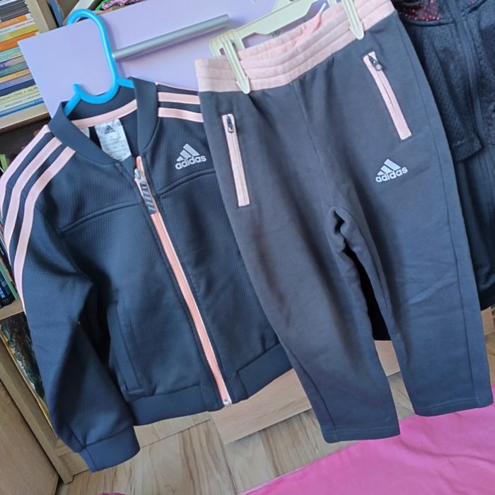 Nike, Adidas 128,134