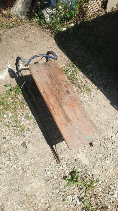 Vând două sănii(tanc)