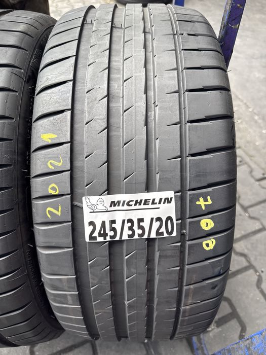 245/35/20 Michelin