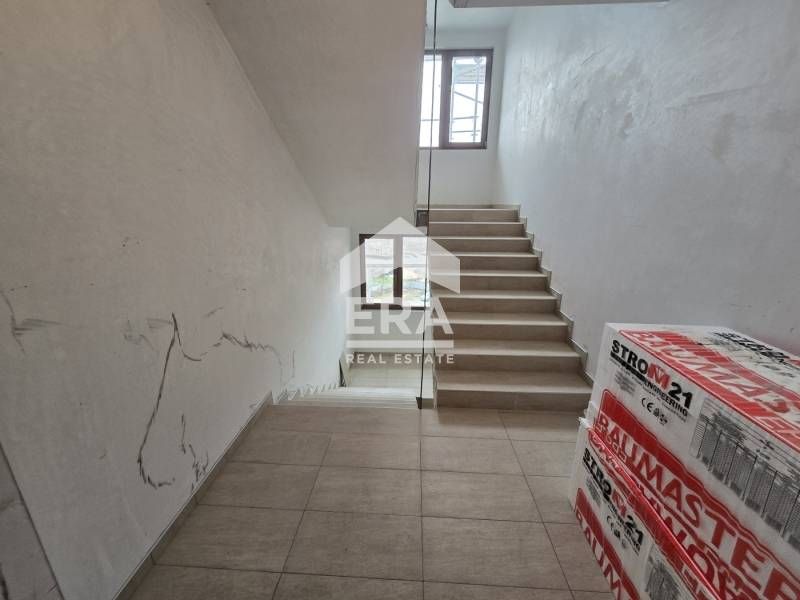 ЕРА Надежда продава уникален, югозападен, тристаен апартамент на 3 мин