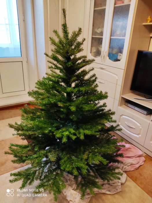 Продается елка искусств пр-во Польша