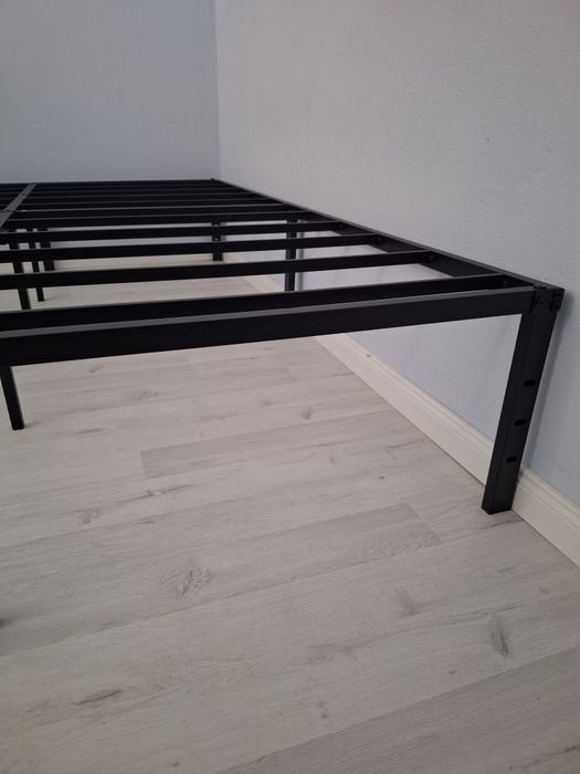 Cadru metalic de pat 140×200 cm – nou