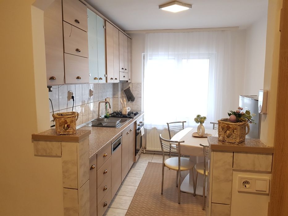 Inchiriez apartament regim hotelier. Cazare Toplita.