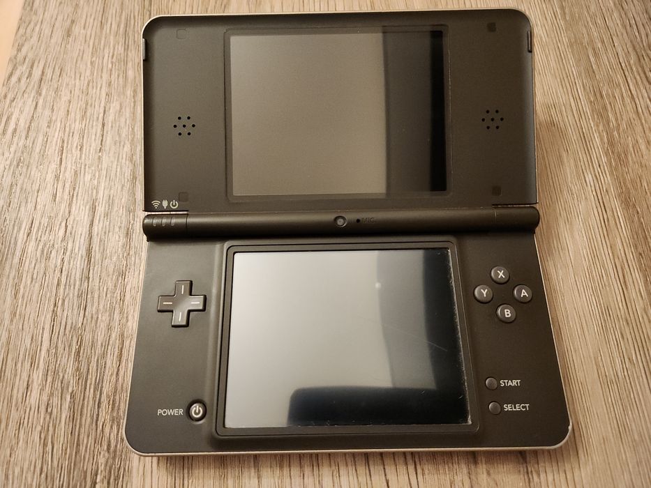 Nintendo DSi XL - Complet functional