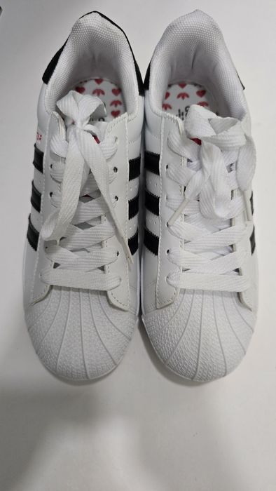 Продам красовки adidas