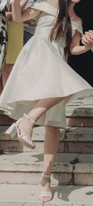 Rochie de doamne de petrecere alba. Marimea:S