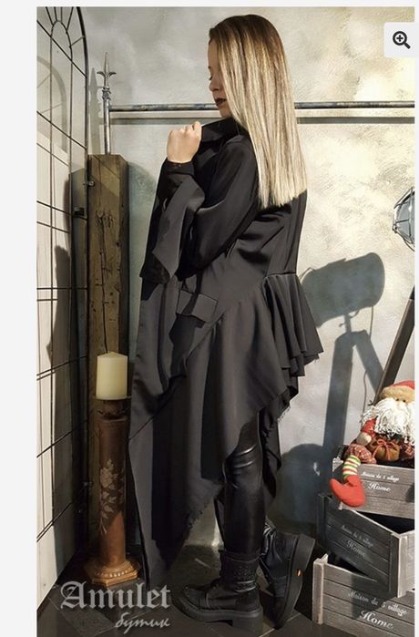 Продавам елегантно сако с ефектен гръб