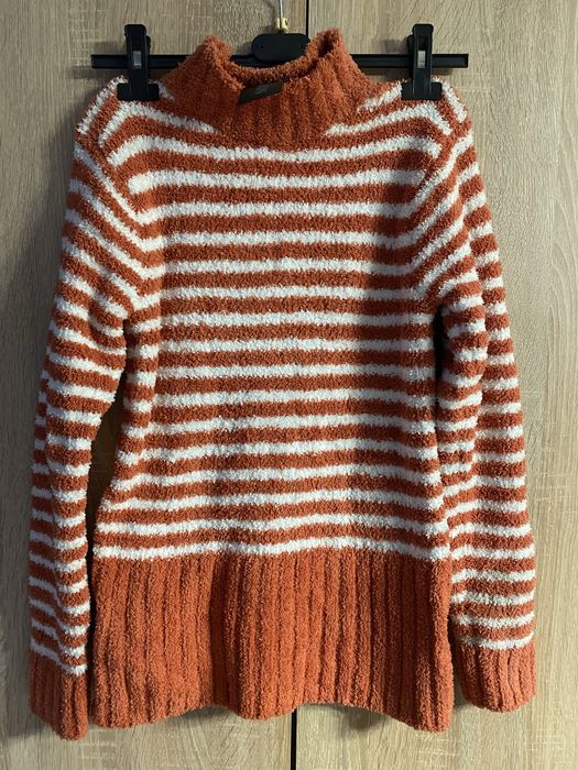 Нов дамски пухен пуловер с етикет