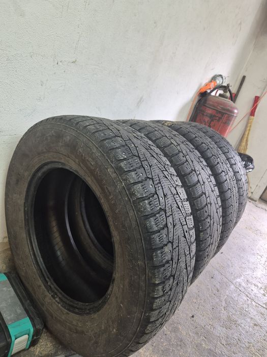 Продам резину 215/70/16