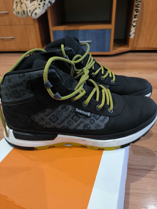 Продавам обувки Timberland №43, черни, топ състояние.