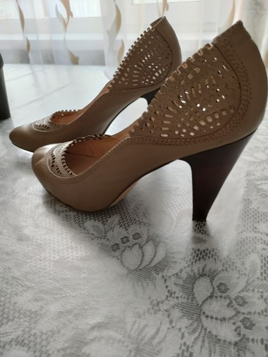 Продам женские туфли.