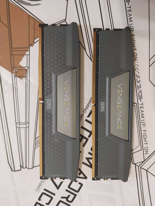 32GB DDR5 6000MT/s CL36 - Corsair Vengeance (XMP, EXPO)