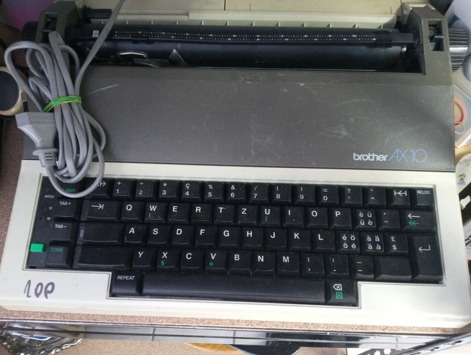 Mașină de scris Brother ax-10