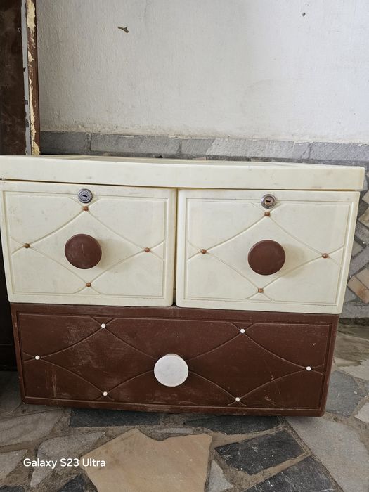 Продаётся  шкафчик