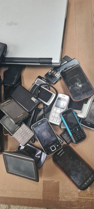 Vând telefoane,laptopuri pentru piese de schimb,între 70 lei -100 lei