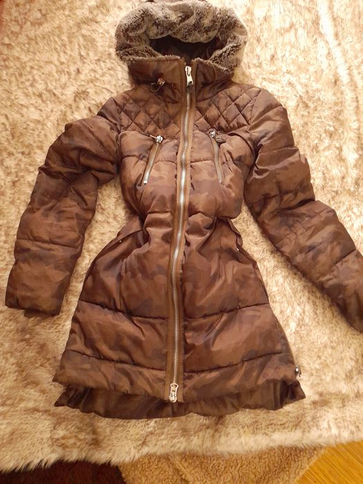 Страхотна,   дамска  шуба с качулка