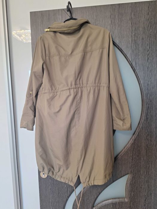 Cardigan H&M marimea 40. Este folosit 2 zile. Pret 75lei.