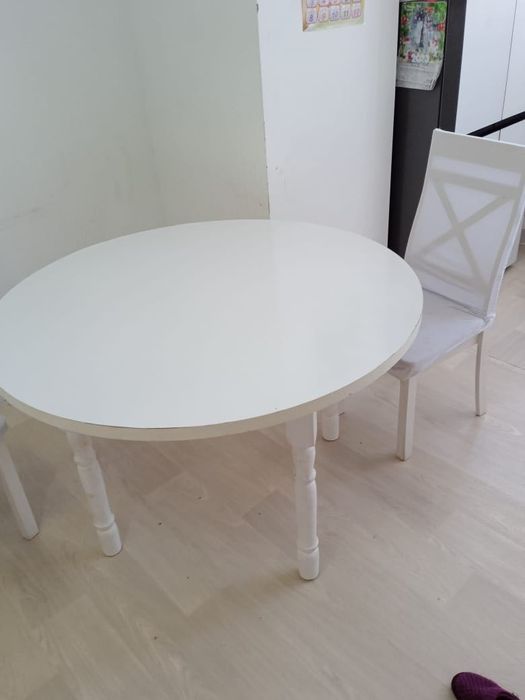 Белый стол круглый, диаметр 120 см