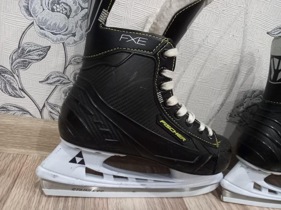 Коньки хоккейные