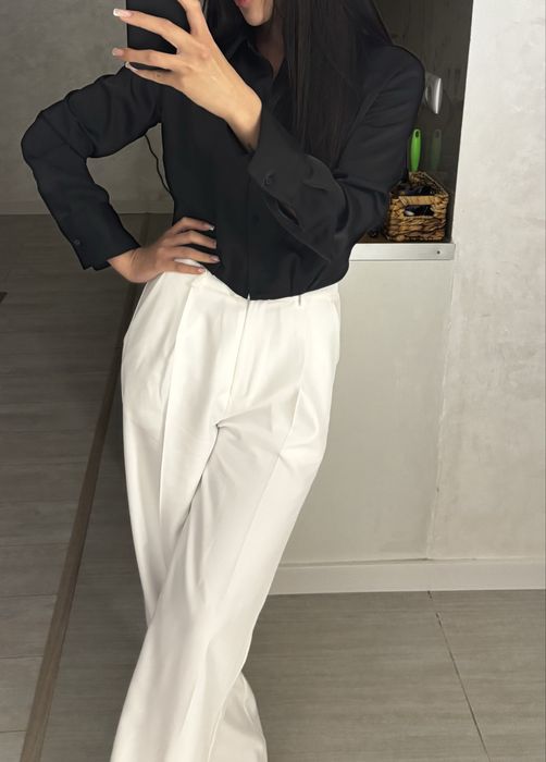 Костюм и брюки белого цвета