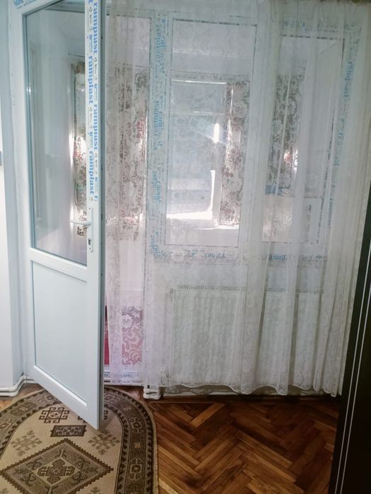 Închiriez garsoniera