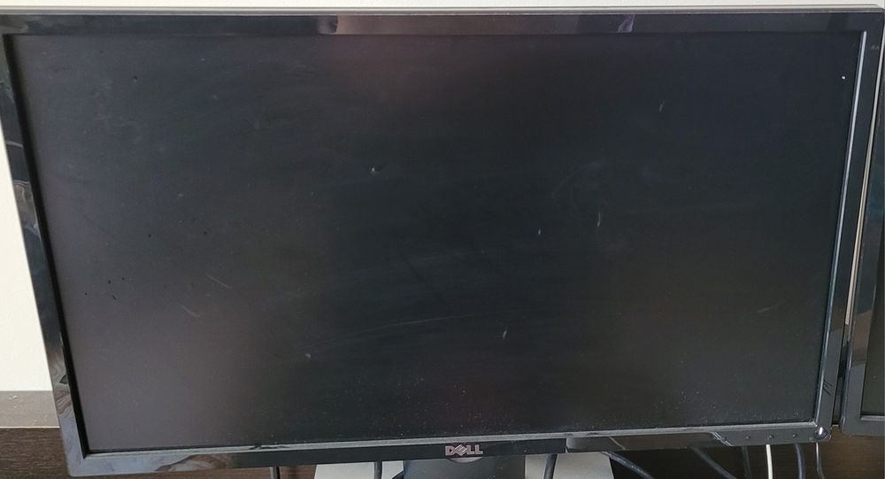 Продавам монитор dell SE2416H